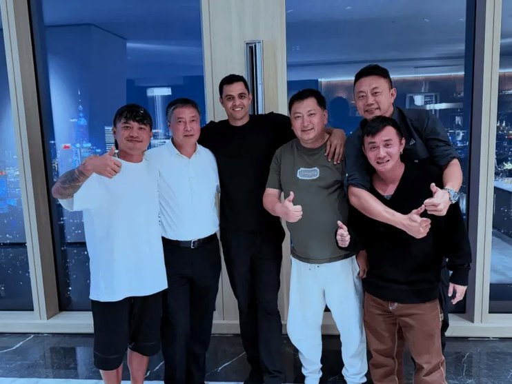 李帅合影：申花老将成团回忆往昔