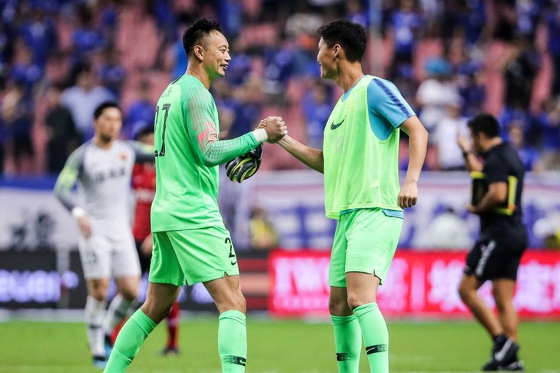 李帅晒申花旧照 曹赟定、莫雷诺再聚首