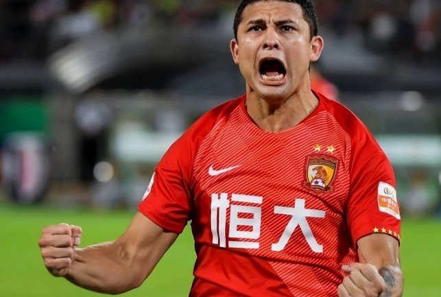 深入交流国际足坛重量级人物