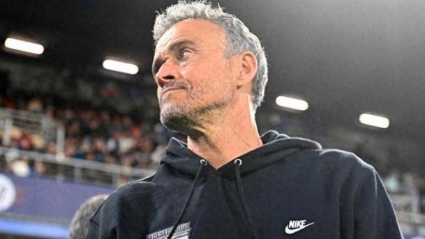 自信失误终酿败：恩里克错判后的拜仁逆转