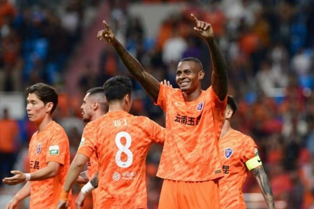 米特里策一过三后助攻高迪破门，浙江2-1泰山