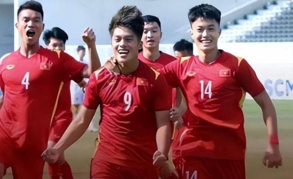 北青：U19国足热身赛与海港B队战平，球队29日凌晨赴法国