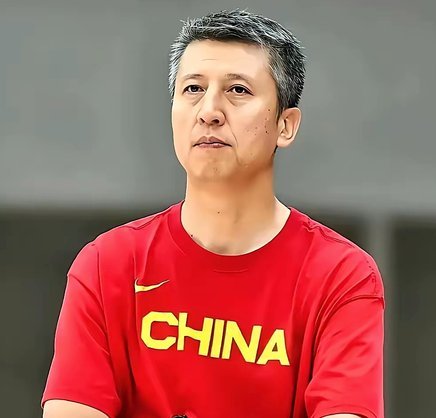 中国足球最好的学习对象是韩国队，当年韩国也是糙哥队伍