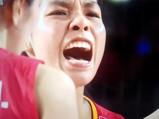 看到亚洲球队发挥出色，我心里不是滋味！堵得慌！