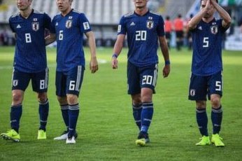 日本经济、工业、军事、制度必然和巴西有巨大差距，得好好反思了，足球是各行各业的缩影。
