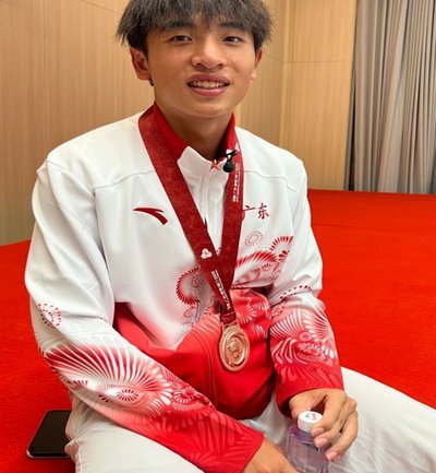 18岁魏祥鑫首秀替补传射 欧塞尔发布热身赛5-2圣莫尔路斯集锦