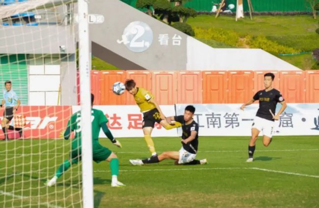 B队李均鹏路俊伟王宇轩进球，客场3：1海港